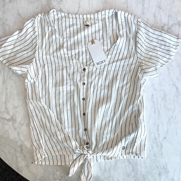 NWT - Roxy V-Neck Short Sleeve Button Front Shirt - Size M - Picture 3 of 8